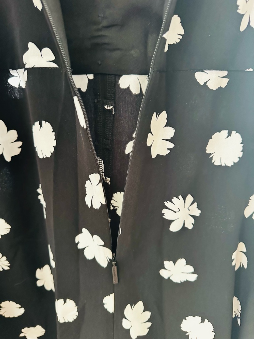 Karl Lagerfeld Paris Flowy Black & White Floral Print Dress - Picture 12 of 12